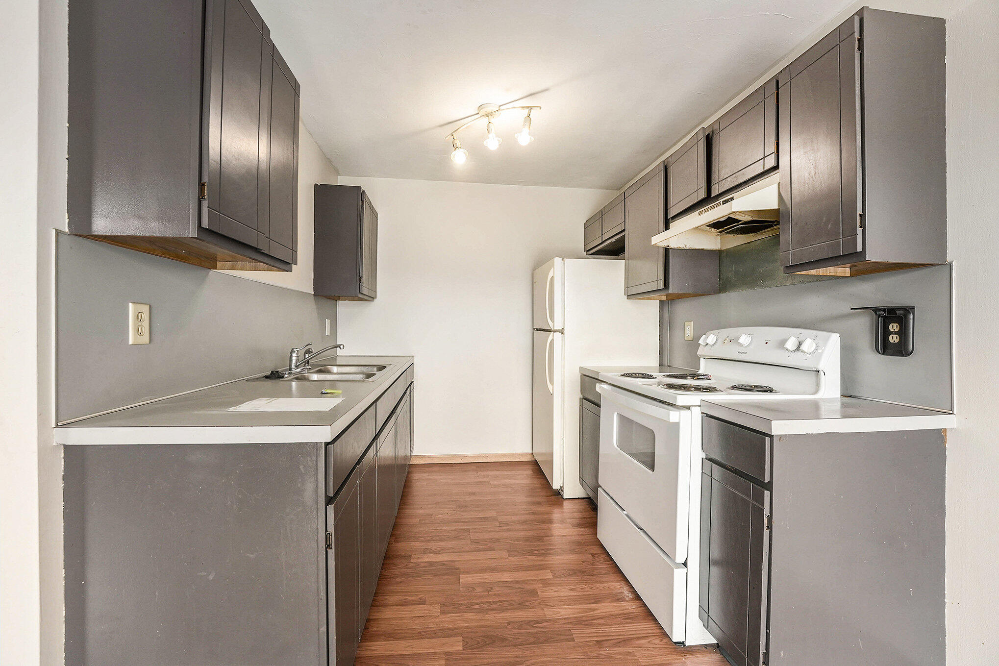 403 Stratford Way Property Photo 5