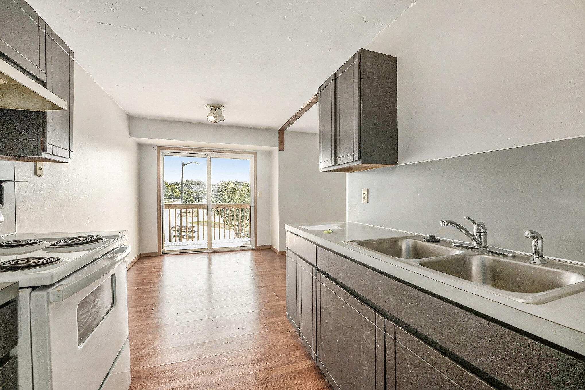 403 Stratford Way Property Photo 6