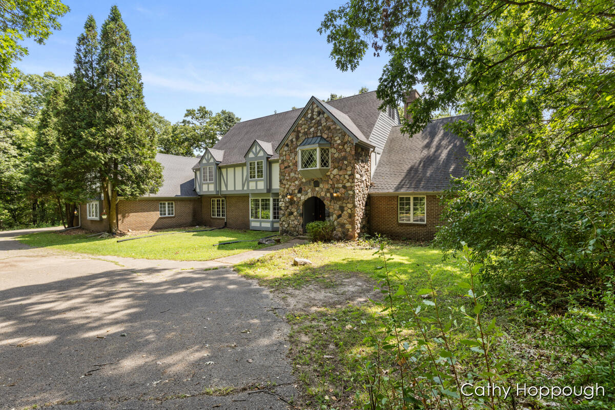 735 Prairie Creek Road Property Photo 1