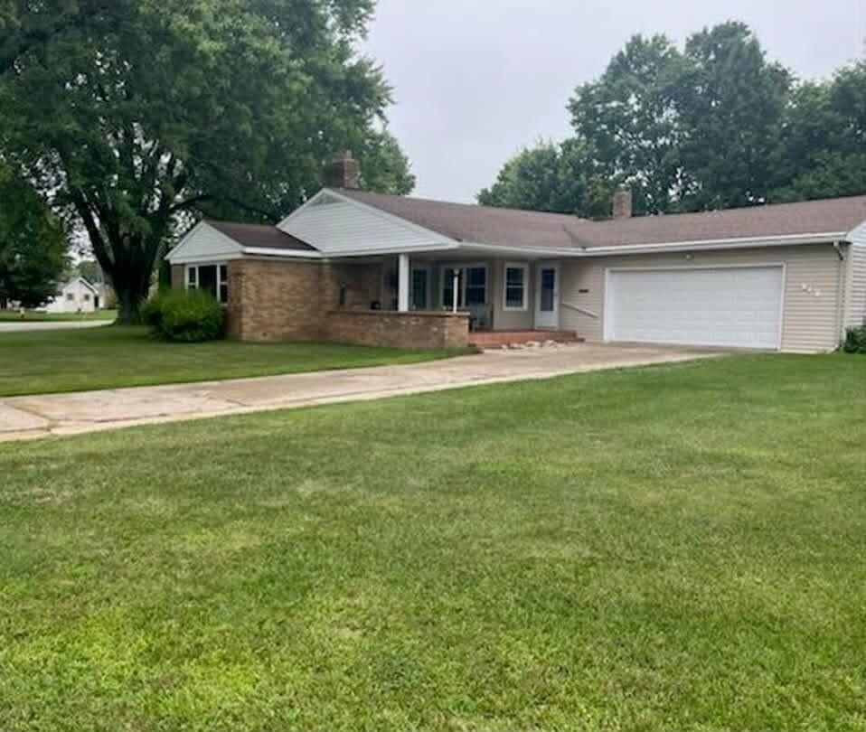 616 Lakeshore Drive Property Photo 1