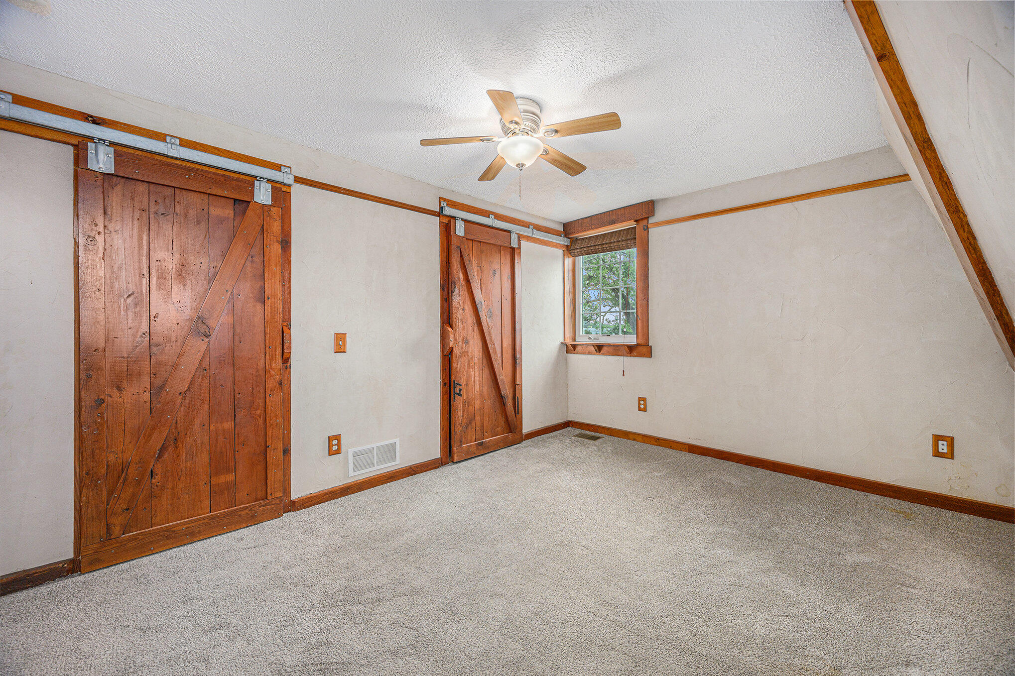 721 E Bridge Street Property Photo 5