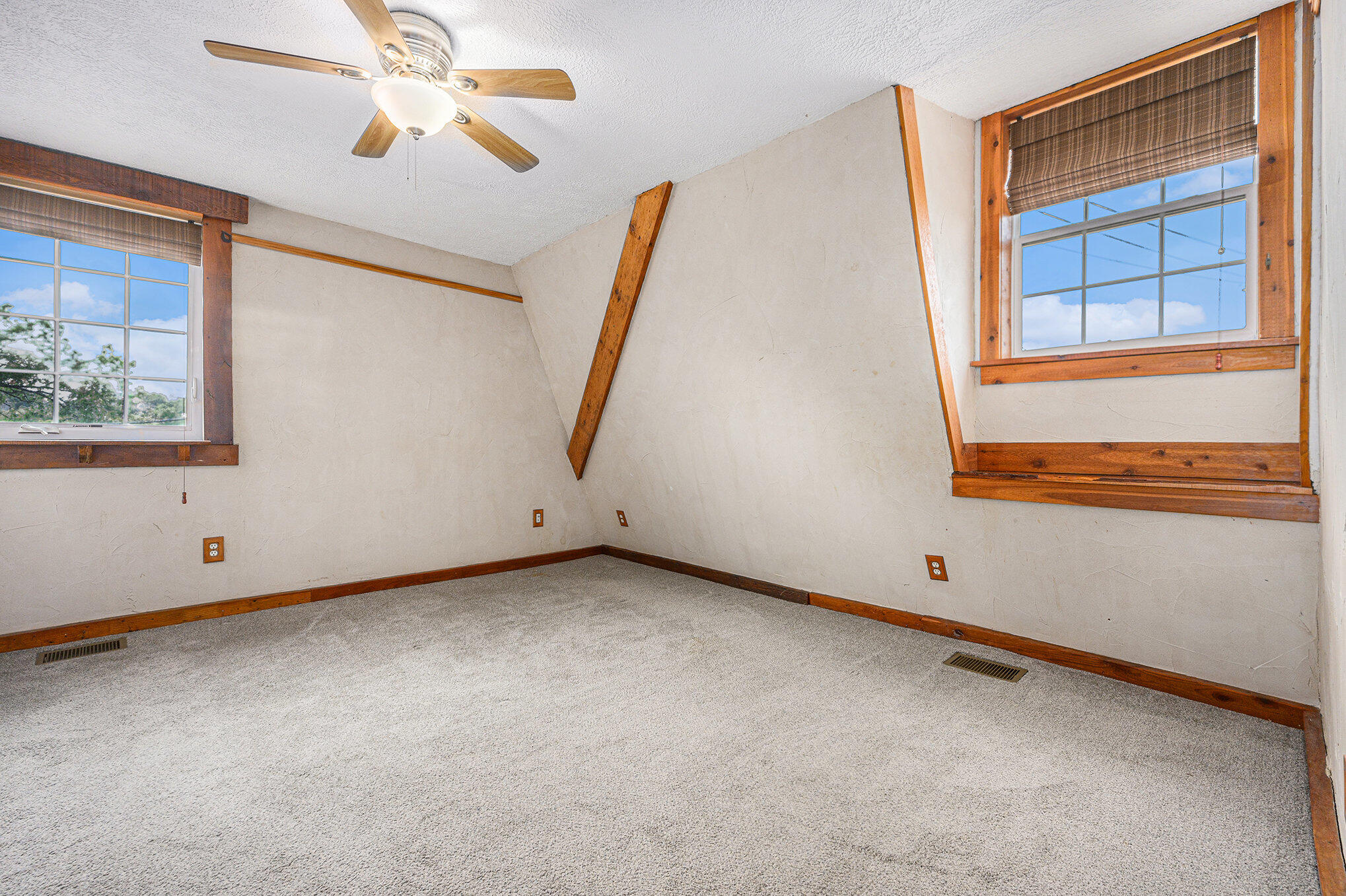 721 E Bridge Street Property Photo 7