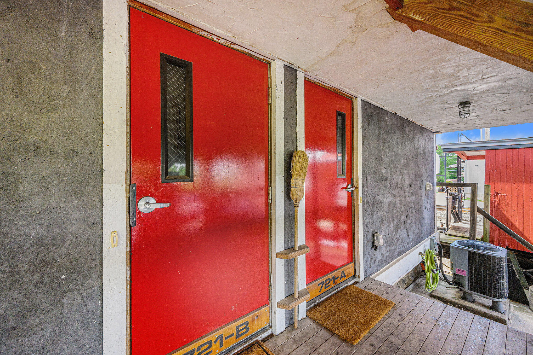 721 E Bridge Street Property Photo 18