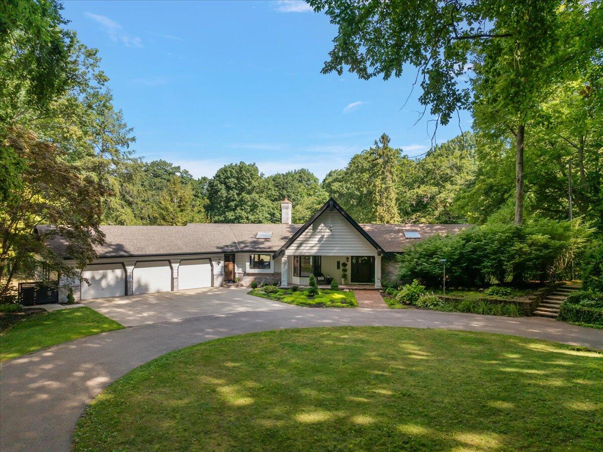 955 Kenwood Drive Property Photo 2