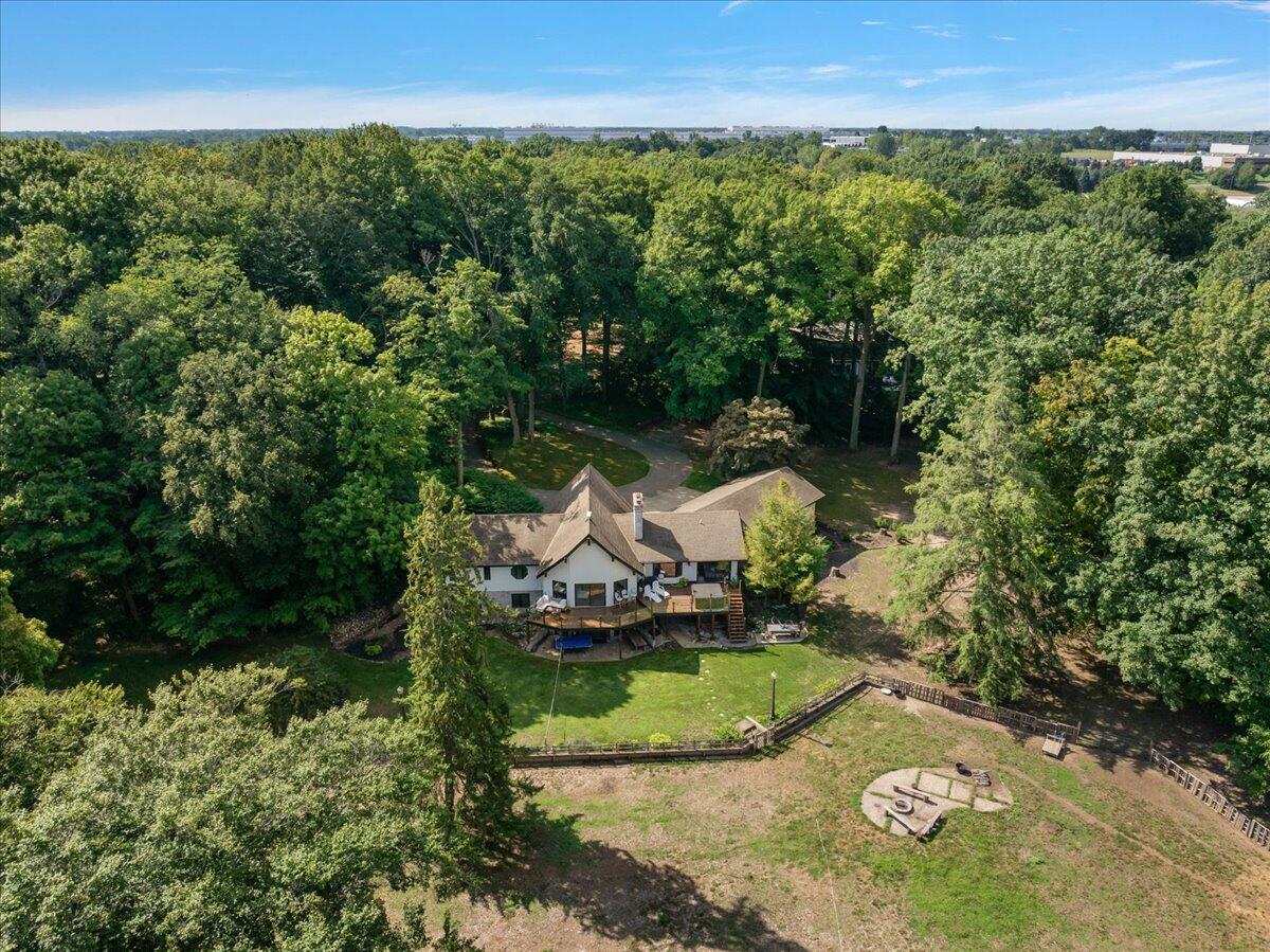 955 Kenwood Drive Property Photo 3