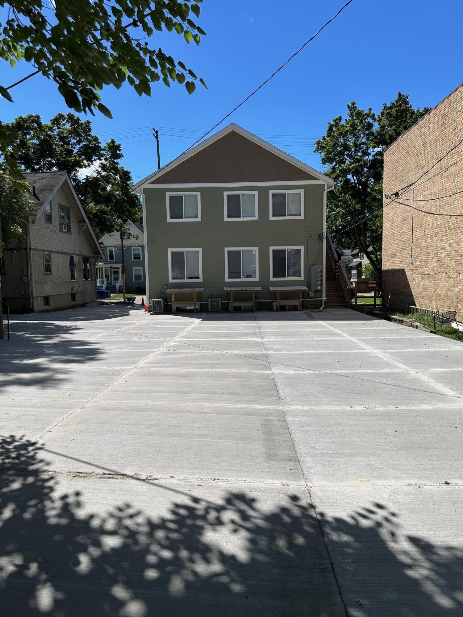 943 Dewey Avenue Property Photo 3