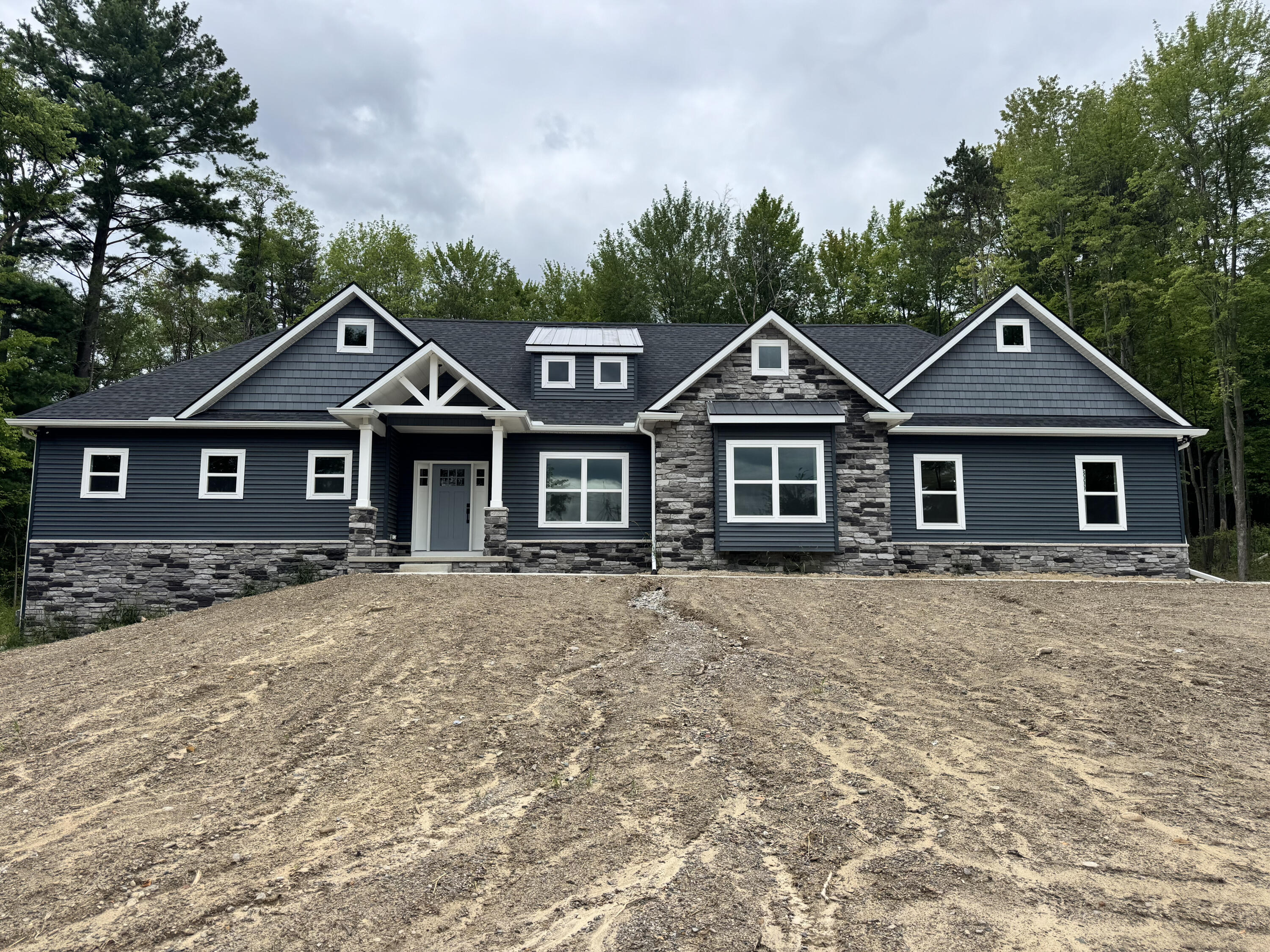 9931 White Tail Drive Property Photo 1