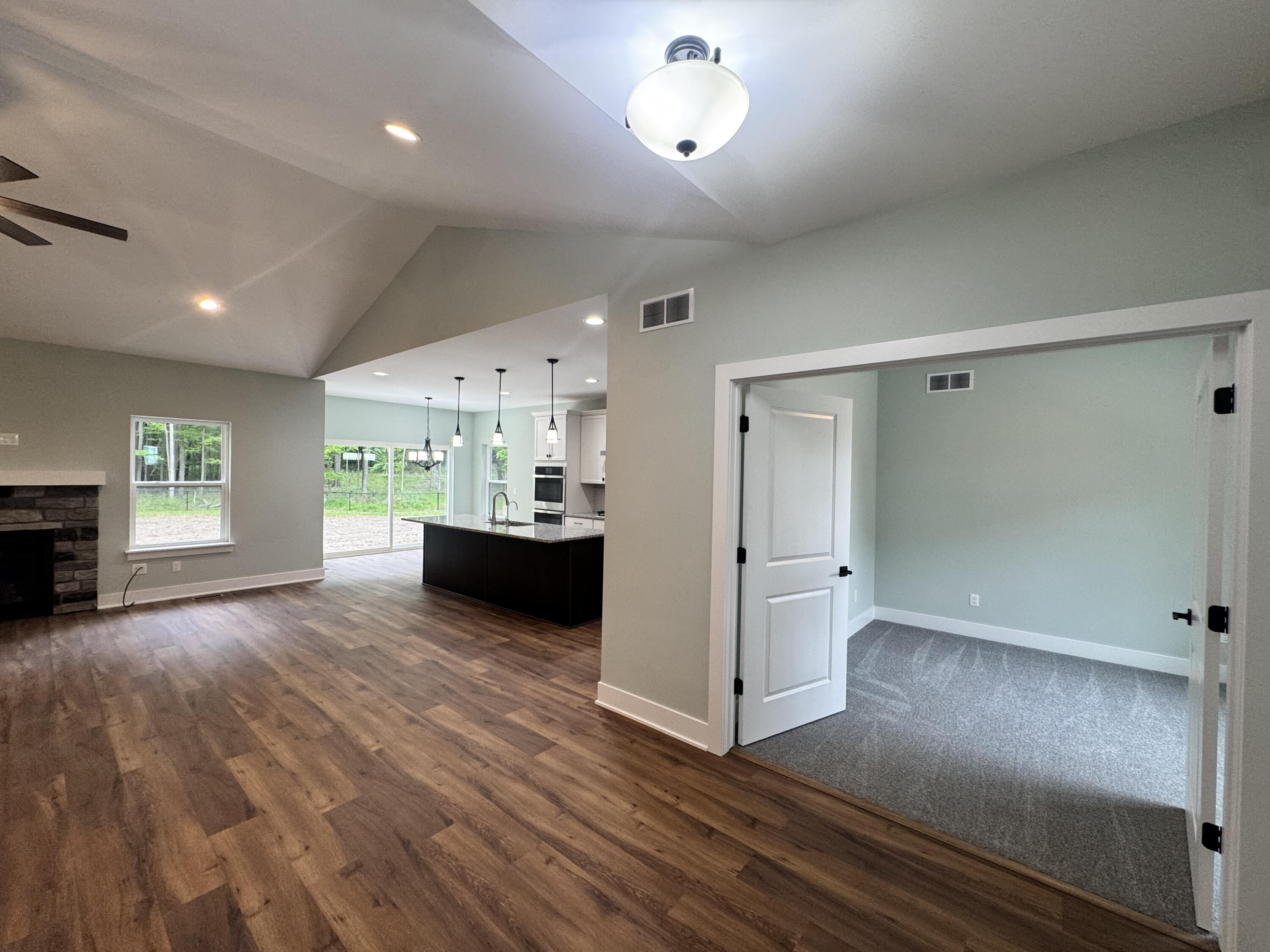 9931 White Tail Drive Property Photo 4