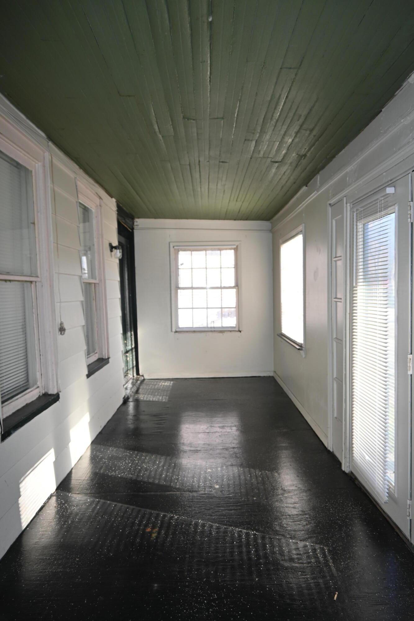 210 Amity Avenue Property Photo 4