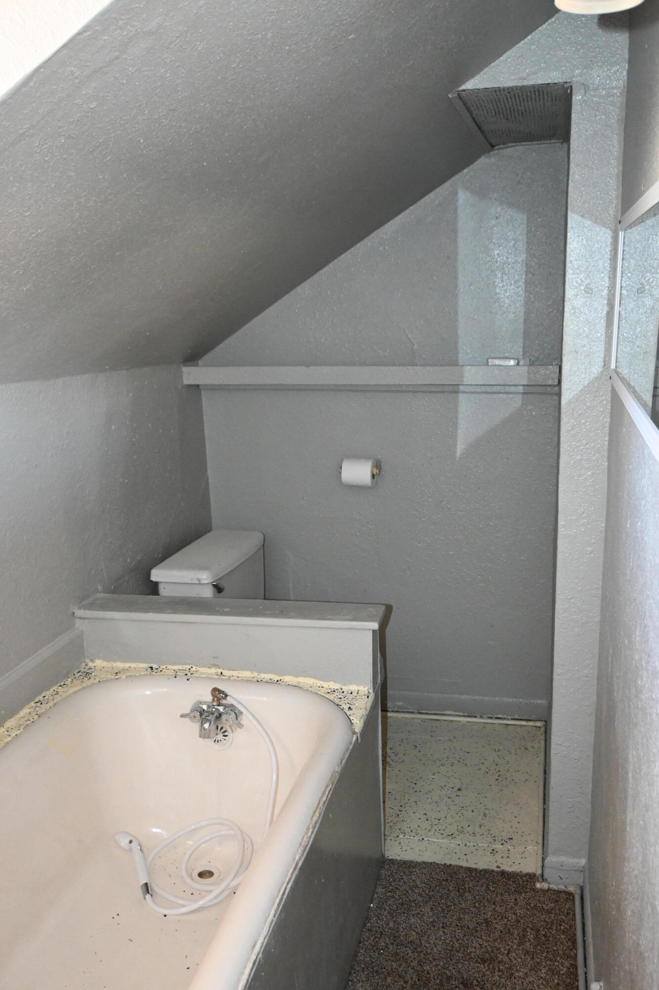 210 Amity Avenue Property Photo 24