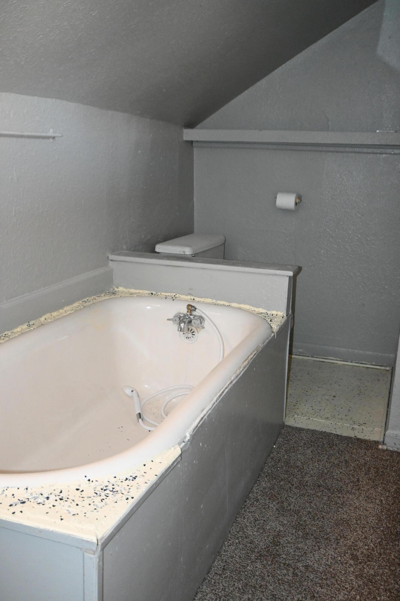 210 Amity Avenue Property Photo 25