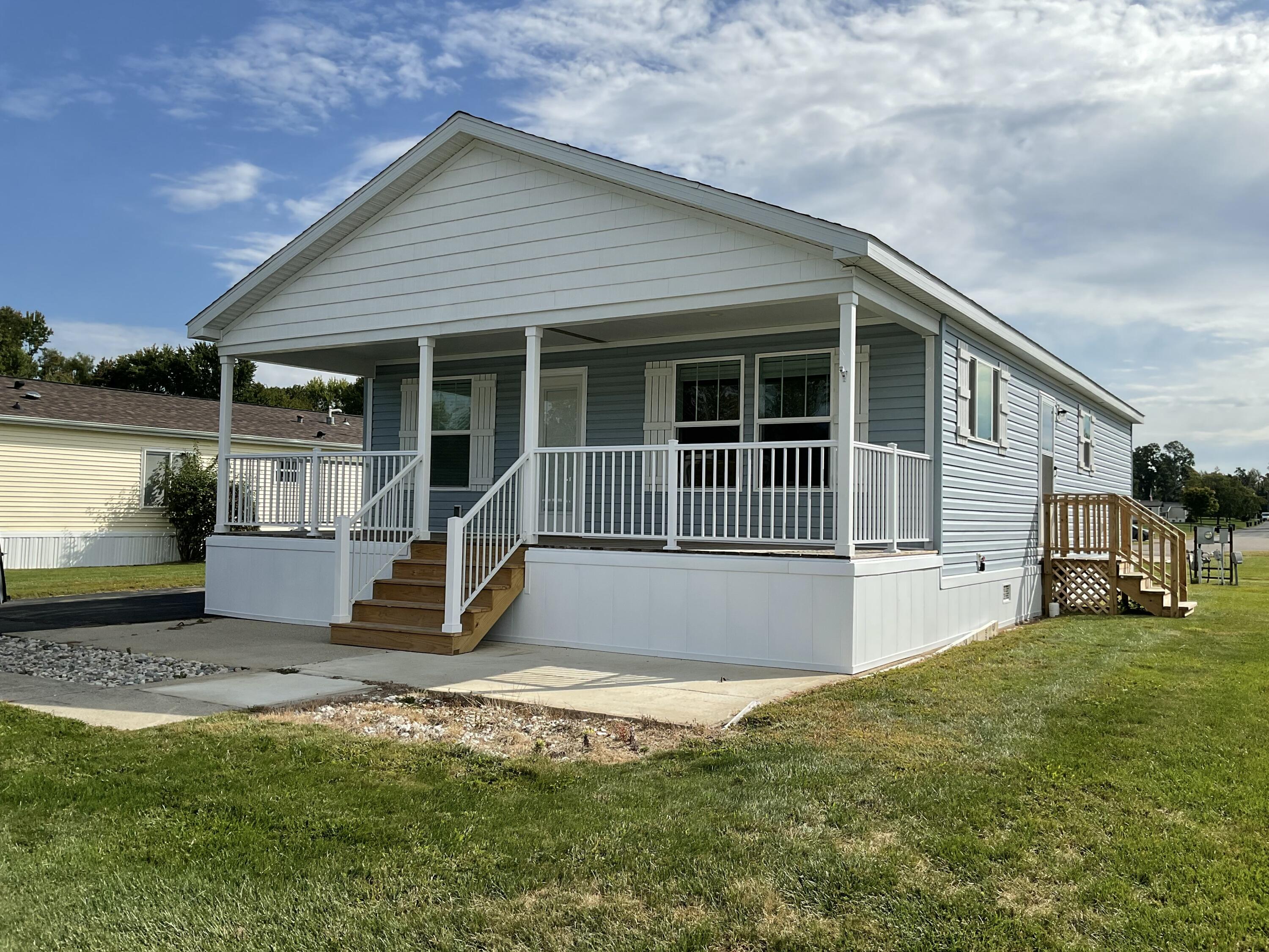 7117 White Oak Circle Property Photo 1