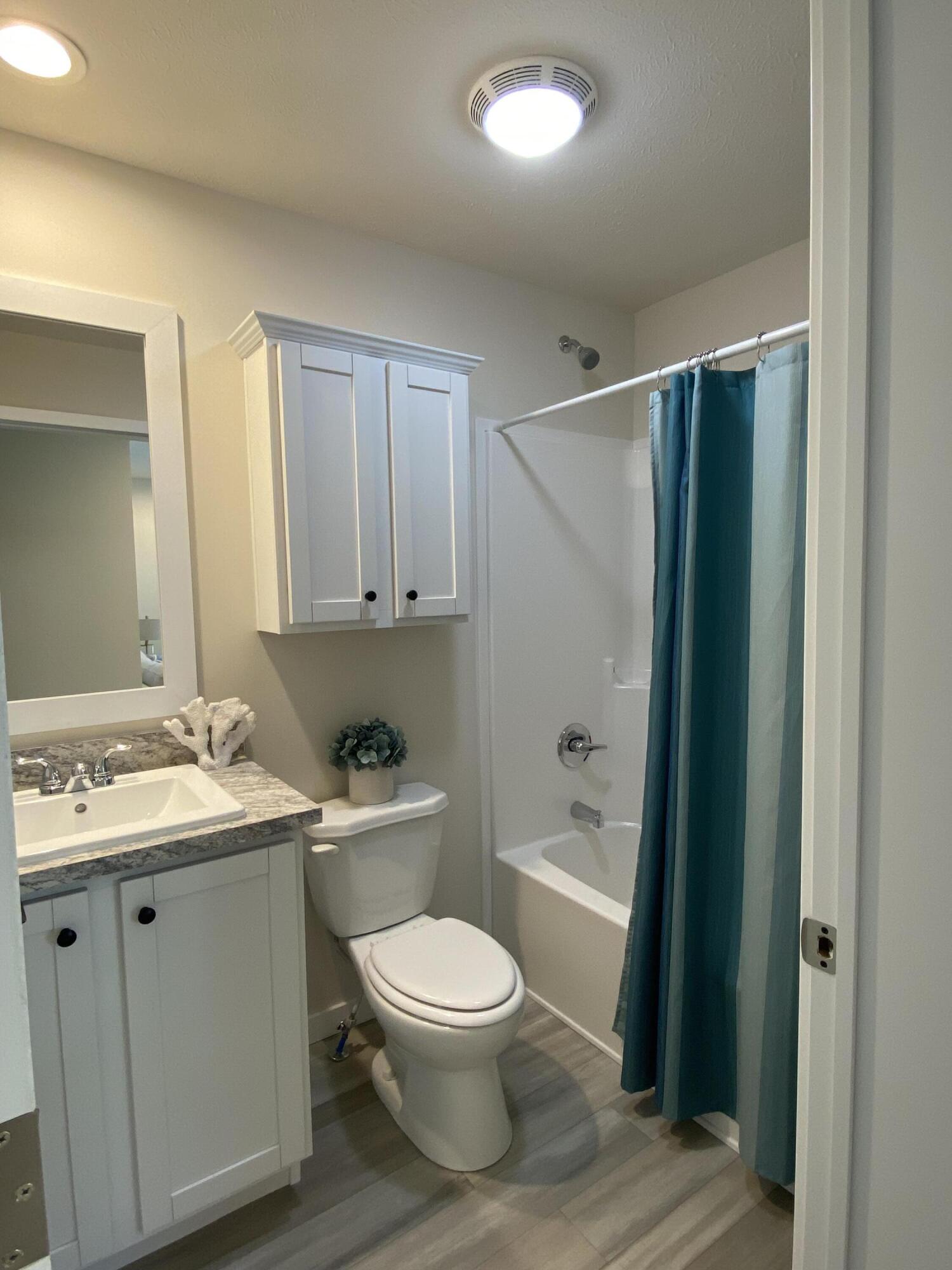 7117 White Oak Circle Property Photo 6