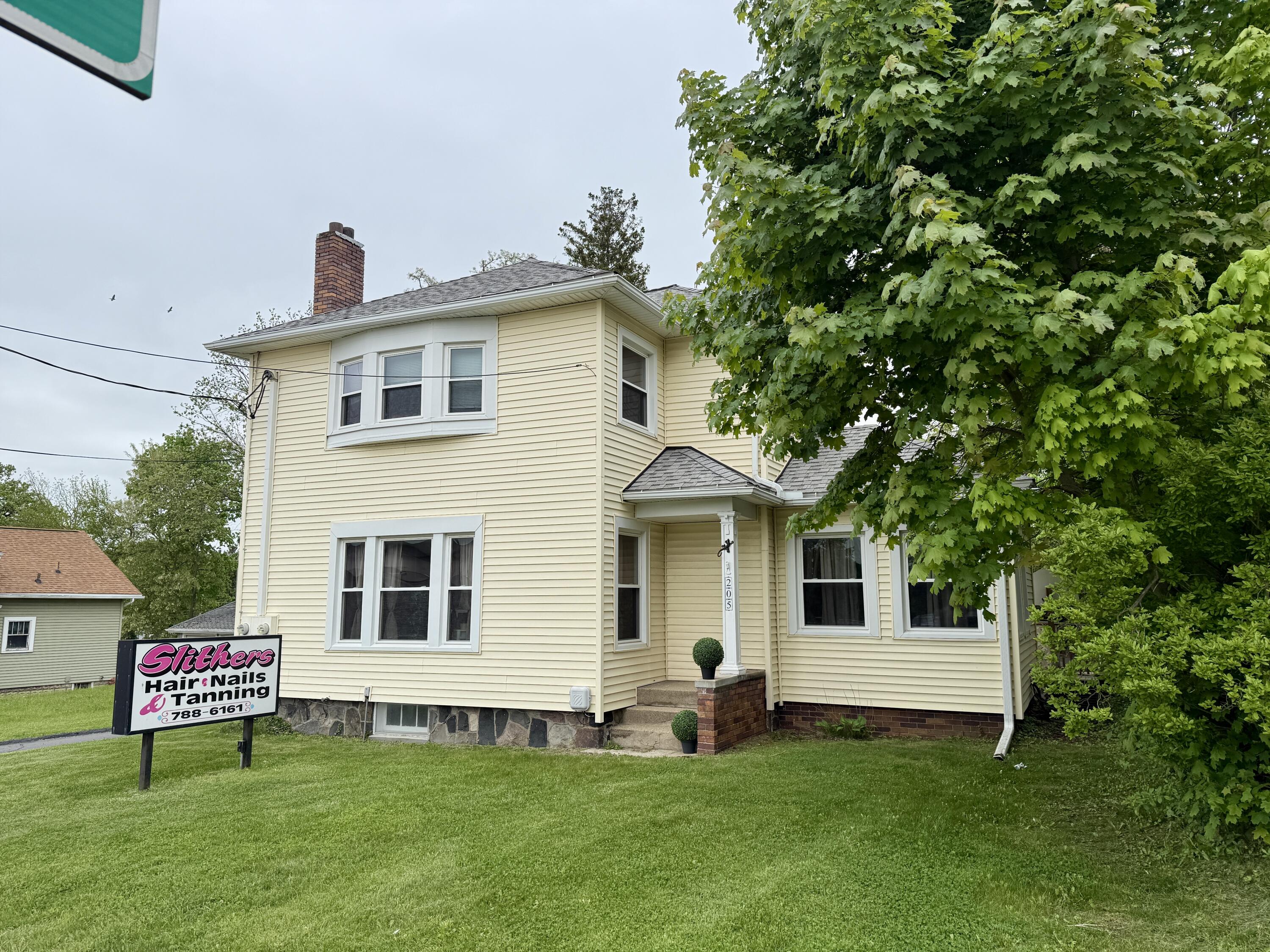 205 N West Avenue Property Photo 1