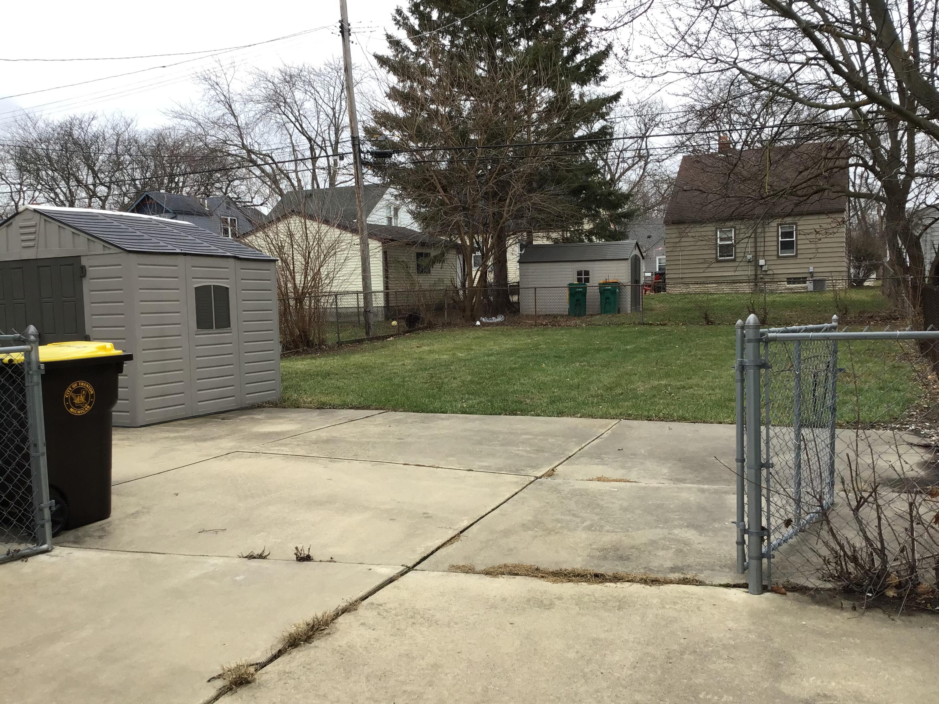 214 Detroit Street Property Photo 2