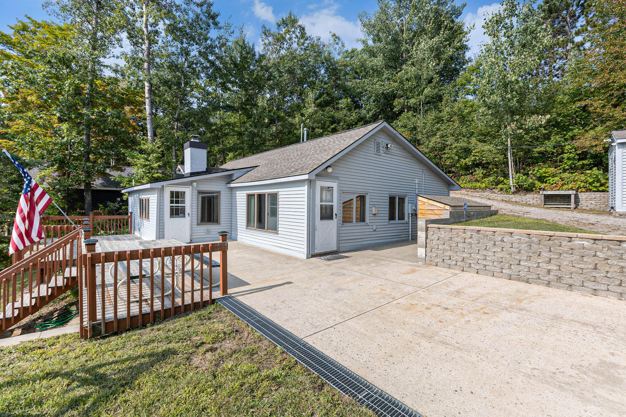 8804 Sunset Trail Road Ne Property Photo 3