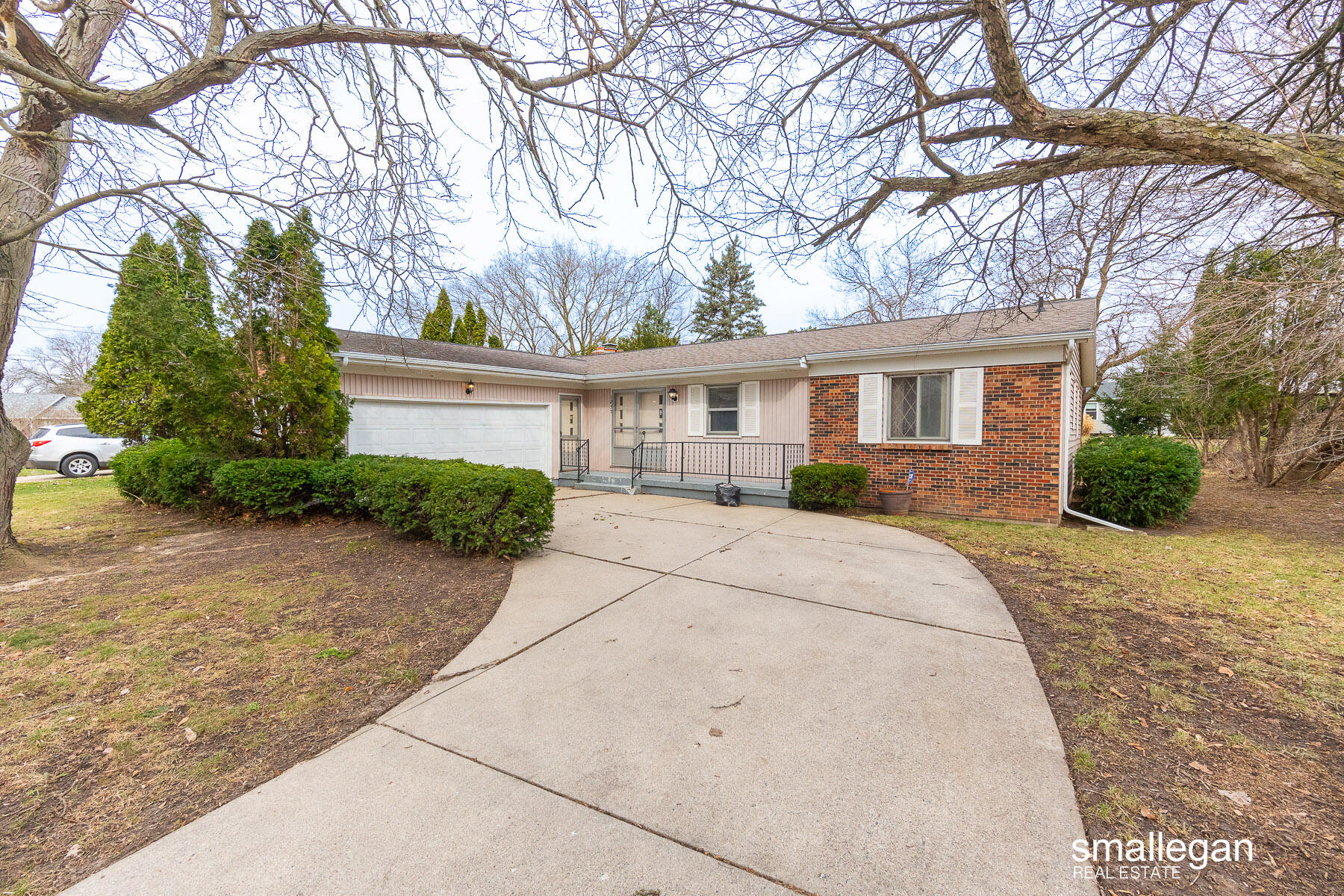 1237 Dale Court Ne Property Photo 1