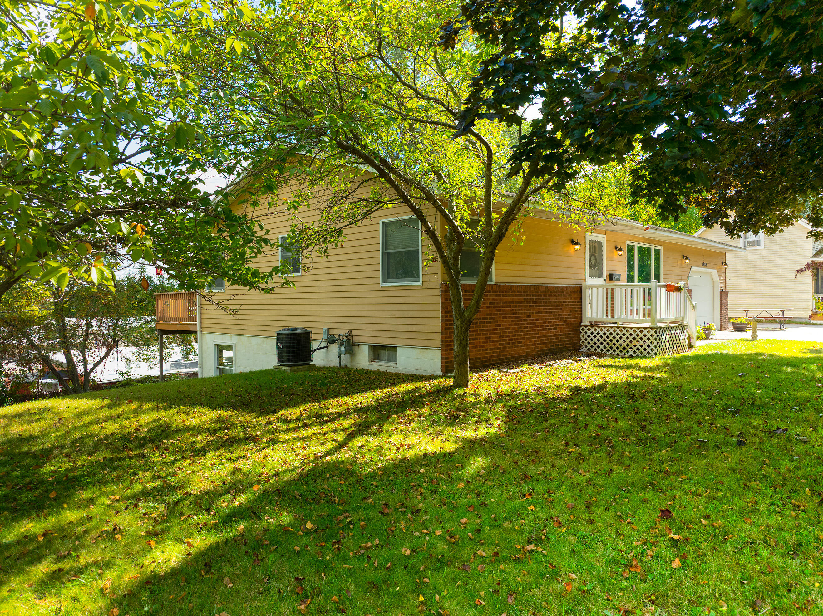 8888 Ferry Street Property Photo 3
