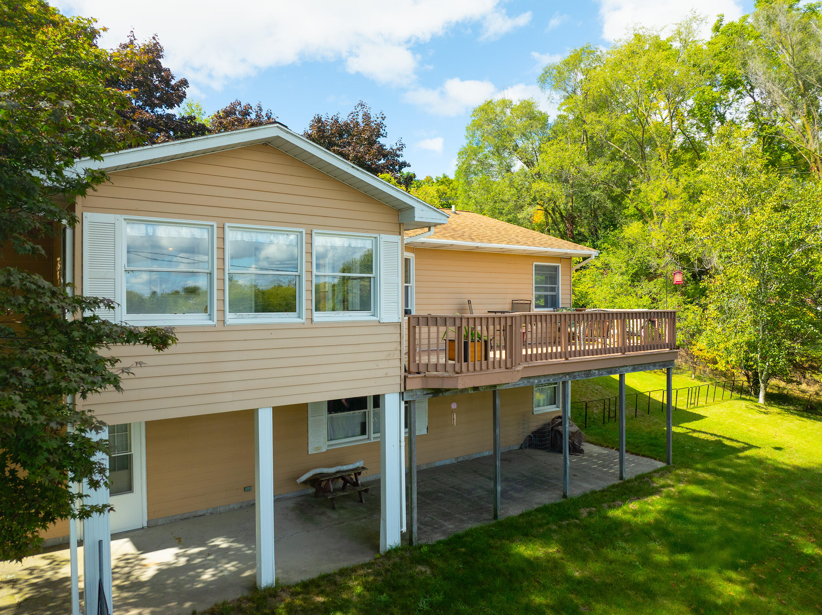 8888 Ferry Street Property Photo 6