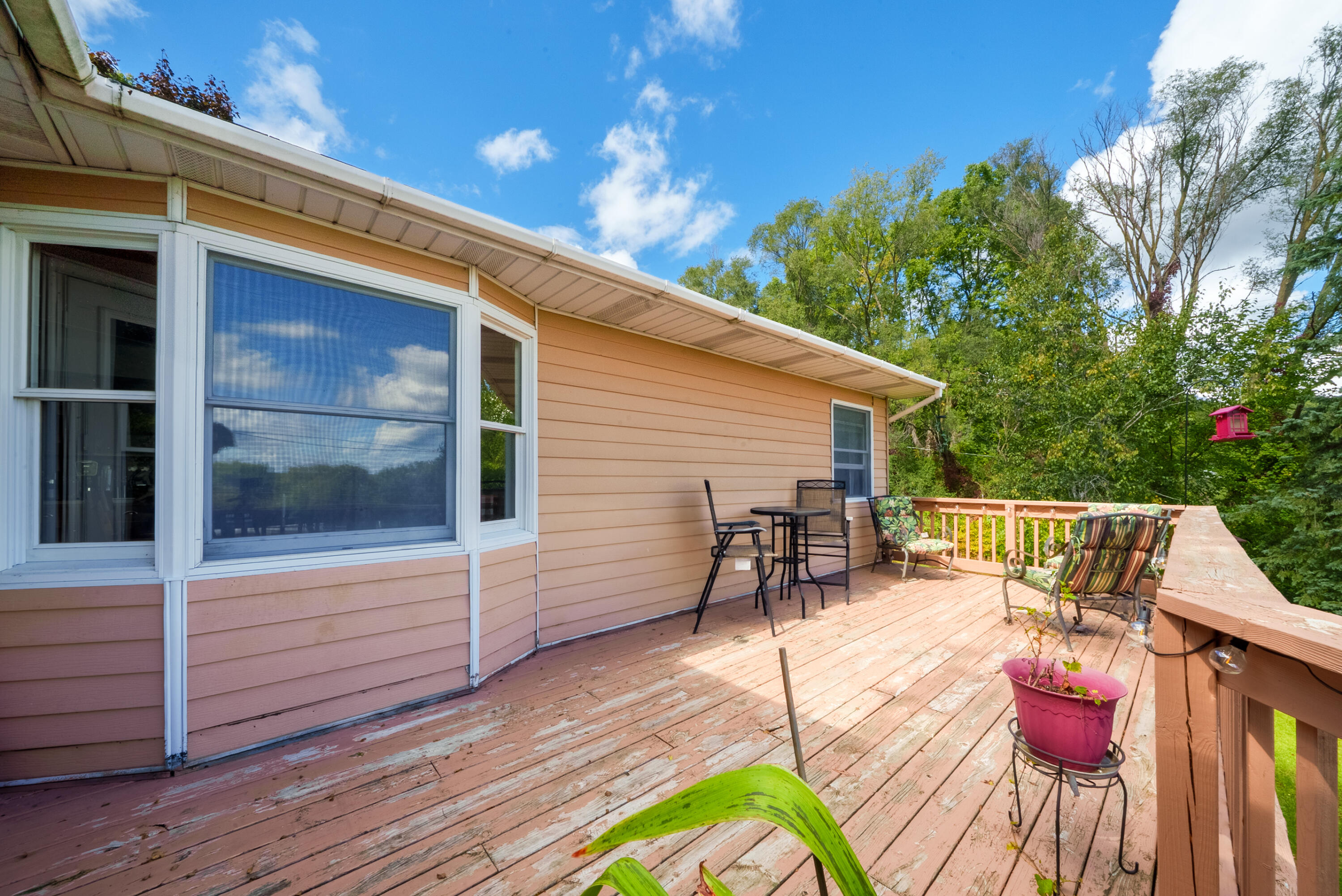 8888 Ferry Street Property Photo 7
