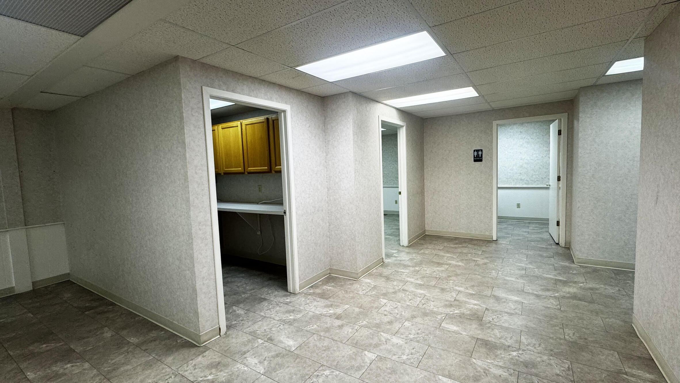 2323 Gull Road, Bldg. B Property Photo 2