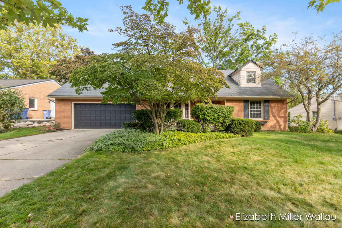 2142 Shawnee Drive SE Property Photo 1