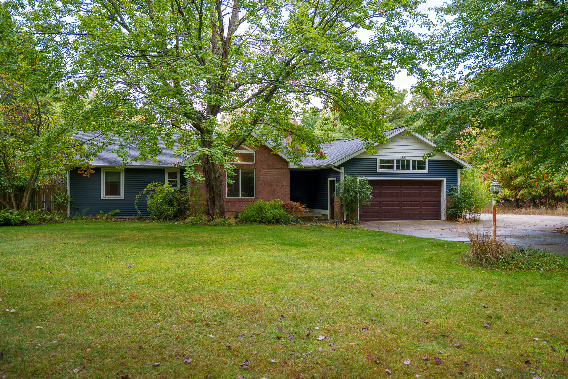 4661 W River Road Property Photo 1