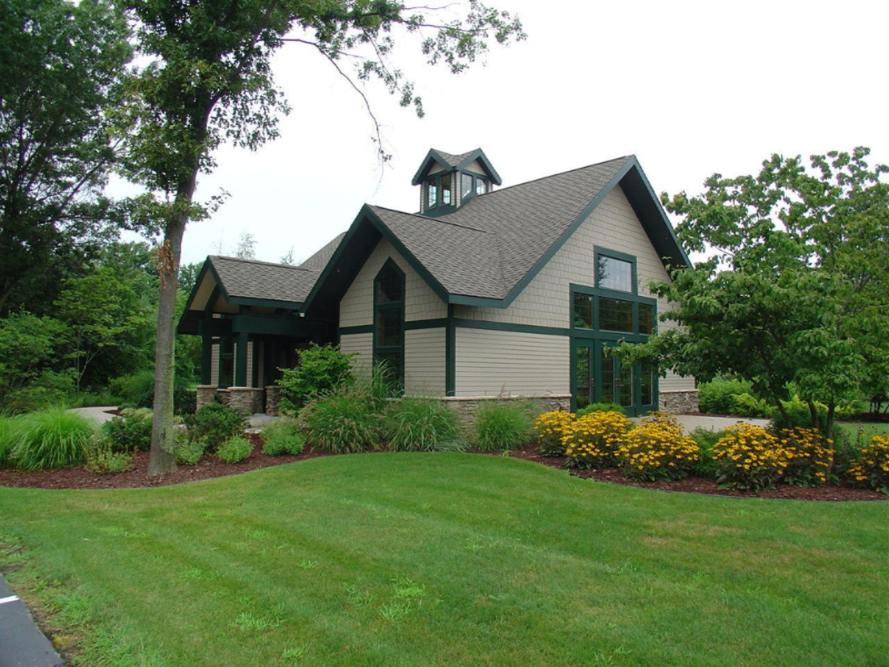 2516 Heritage Way Property Photo 3