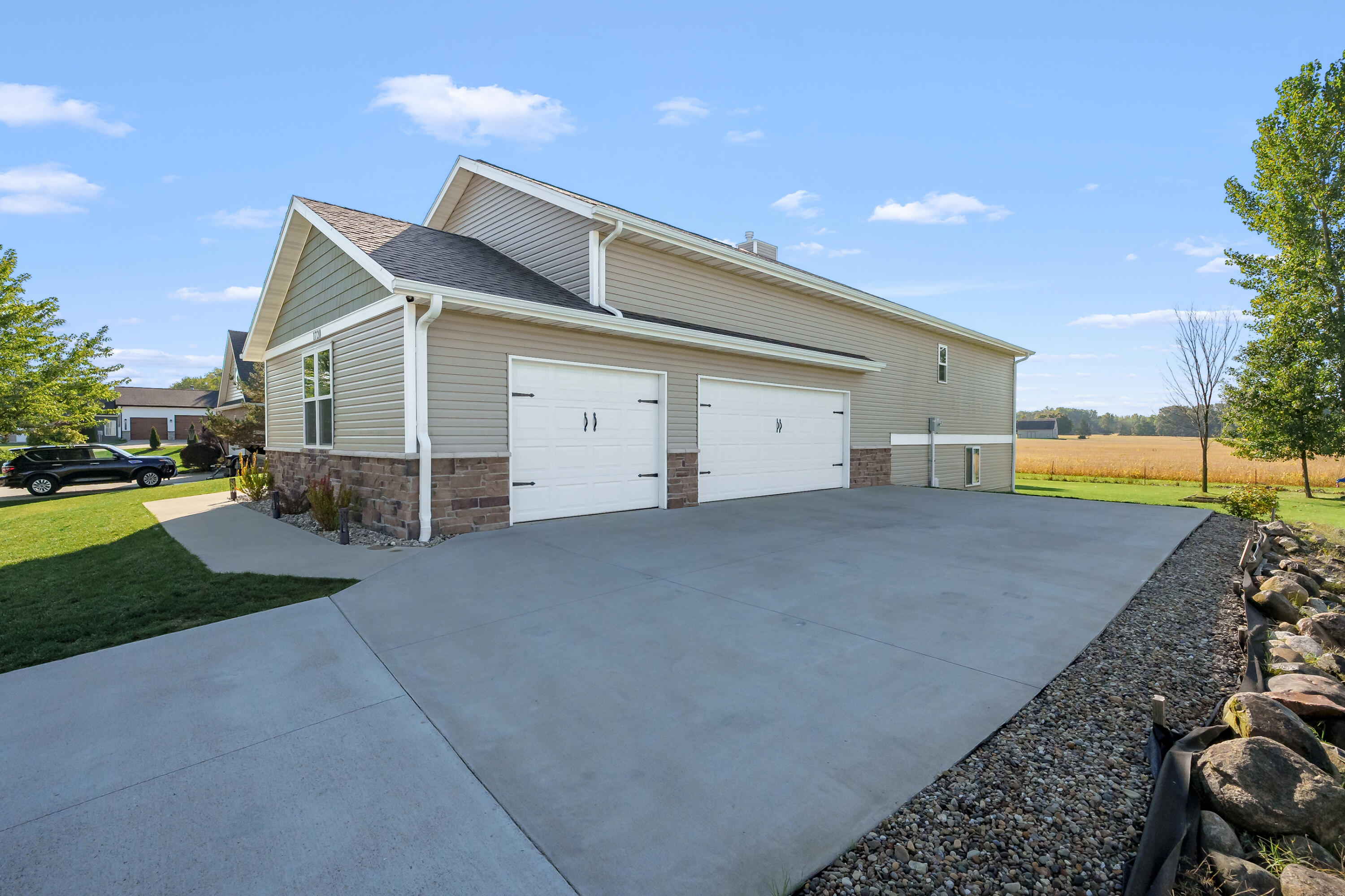 1720 Carlisle Drive Property Photo 4