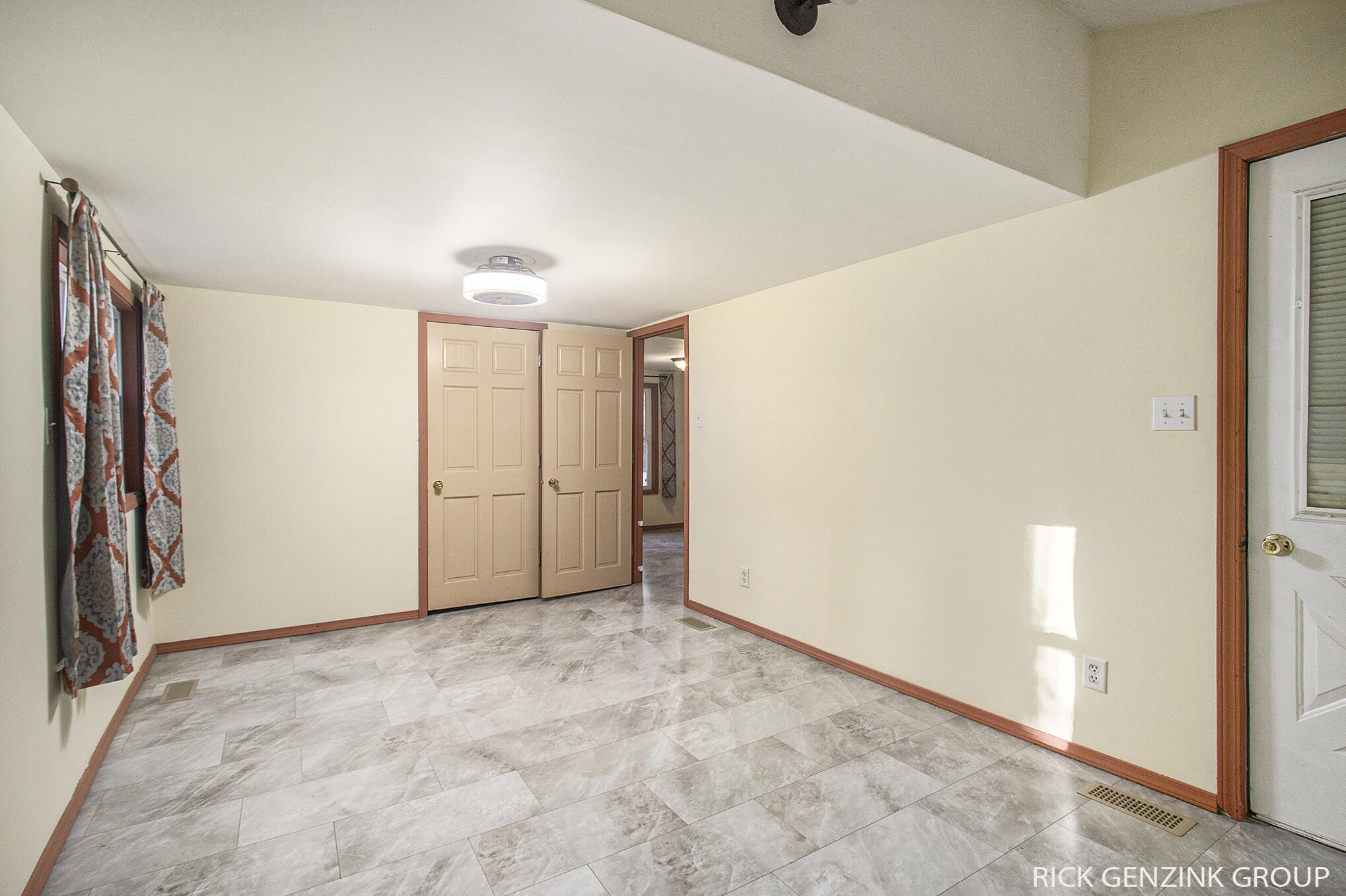 955 54th Street Property Photo 12