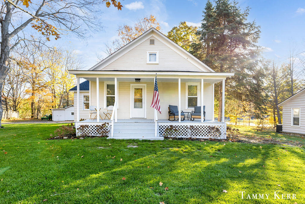 445 S Maple Street Property Photo 1
