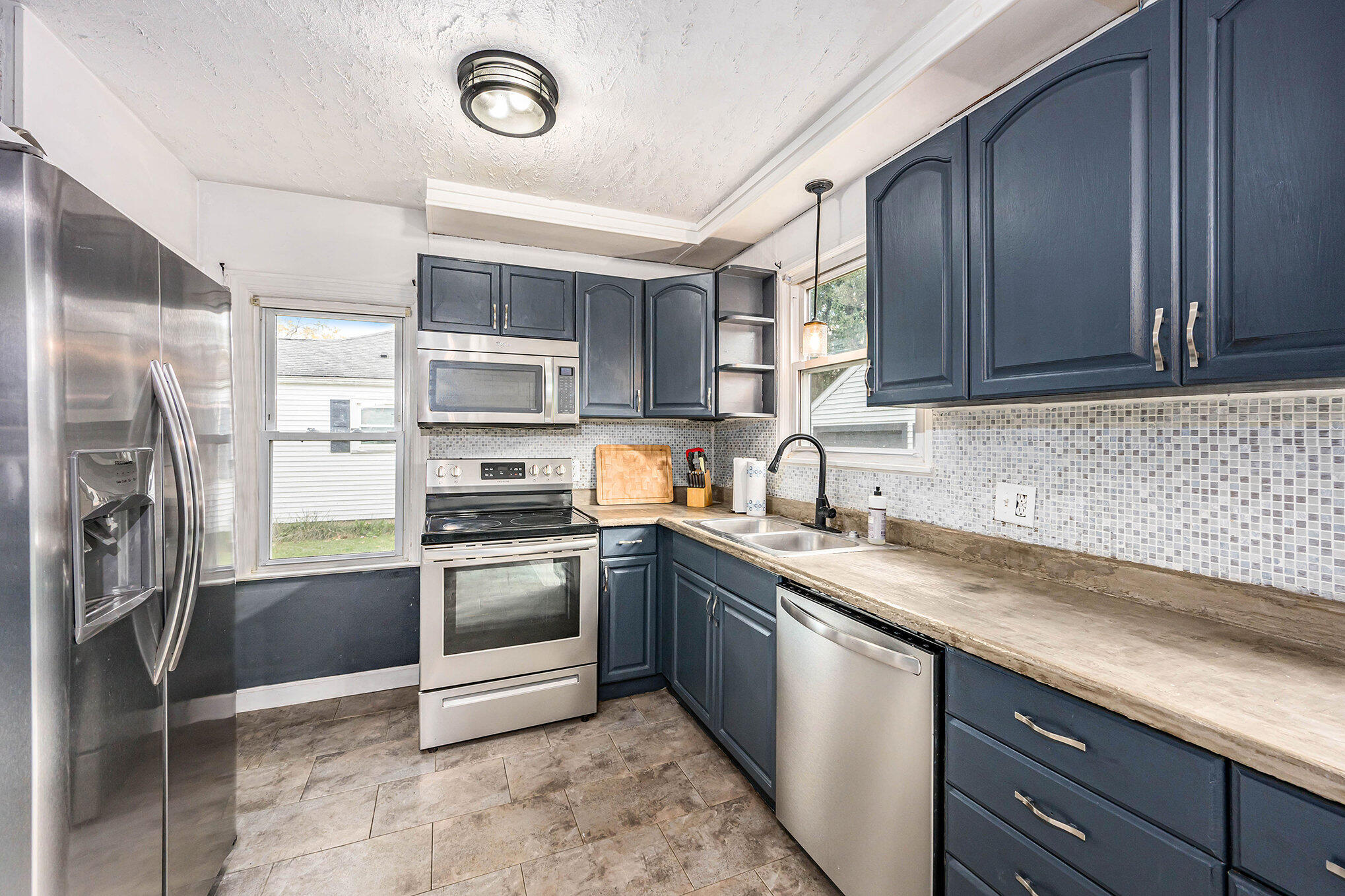 2428 Glendale Boulevard Property Photo 6