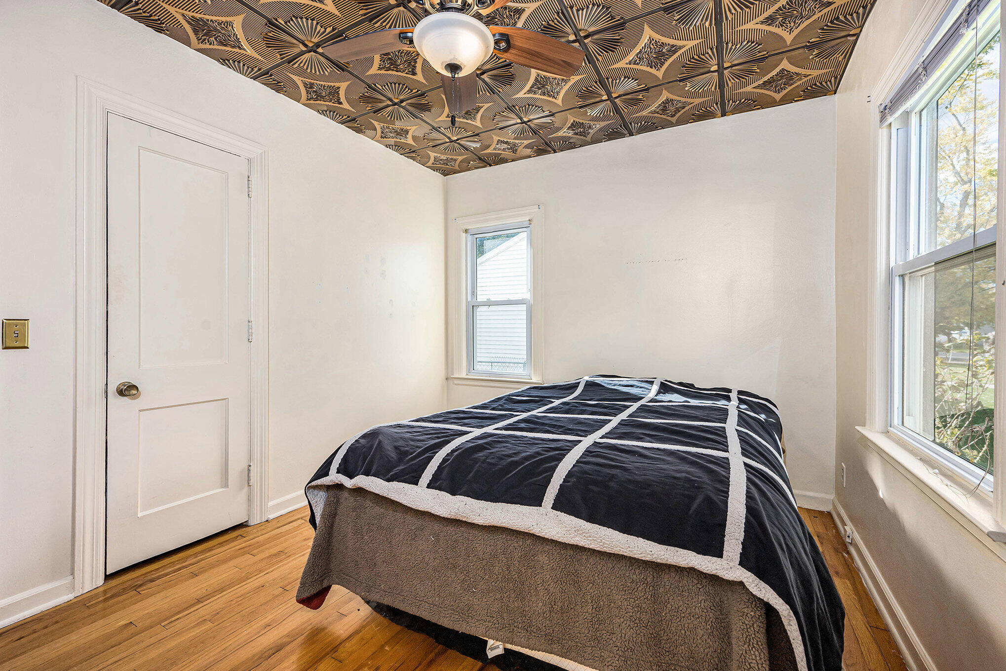 2428 Glendale Boulevard Property Photo 8