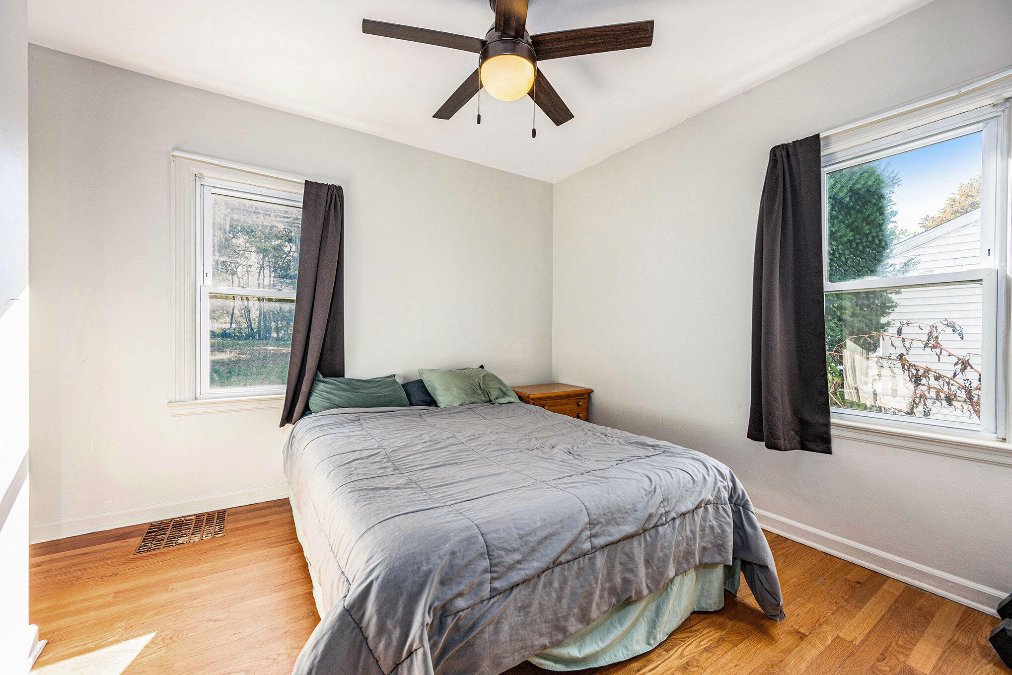 2428 Glendale Boulevard Property Photo 9