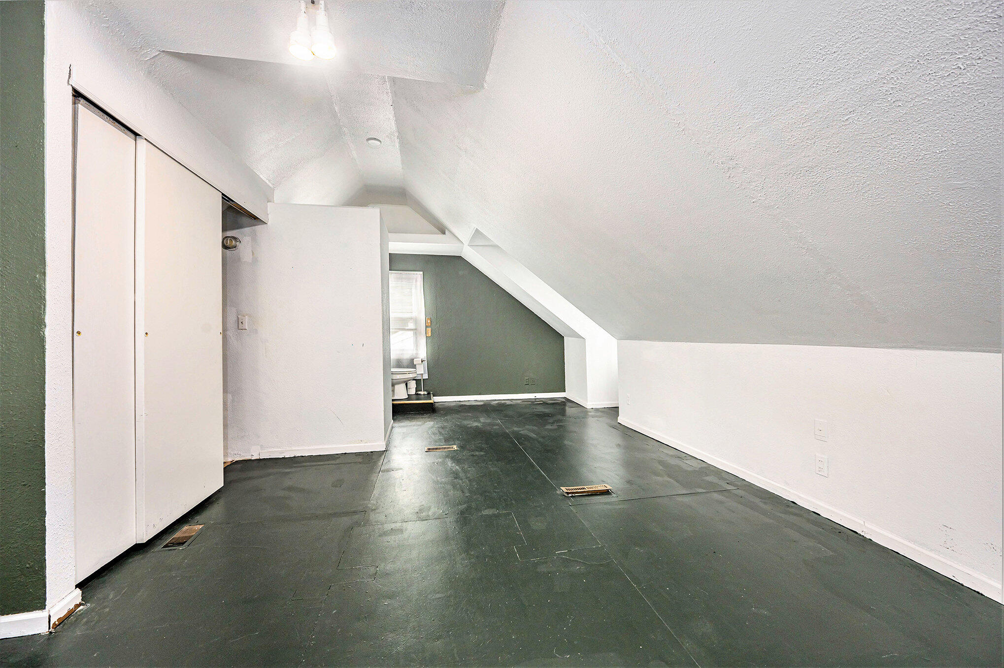 2428 Glendale Boulevard Property Photo 11