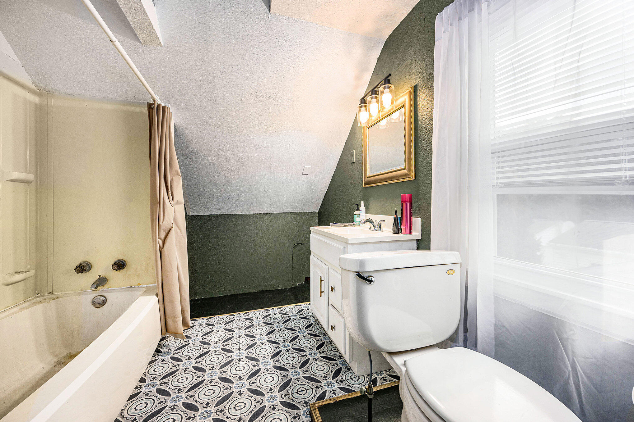 2428 Glendale Boulevard Property Photo 12
