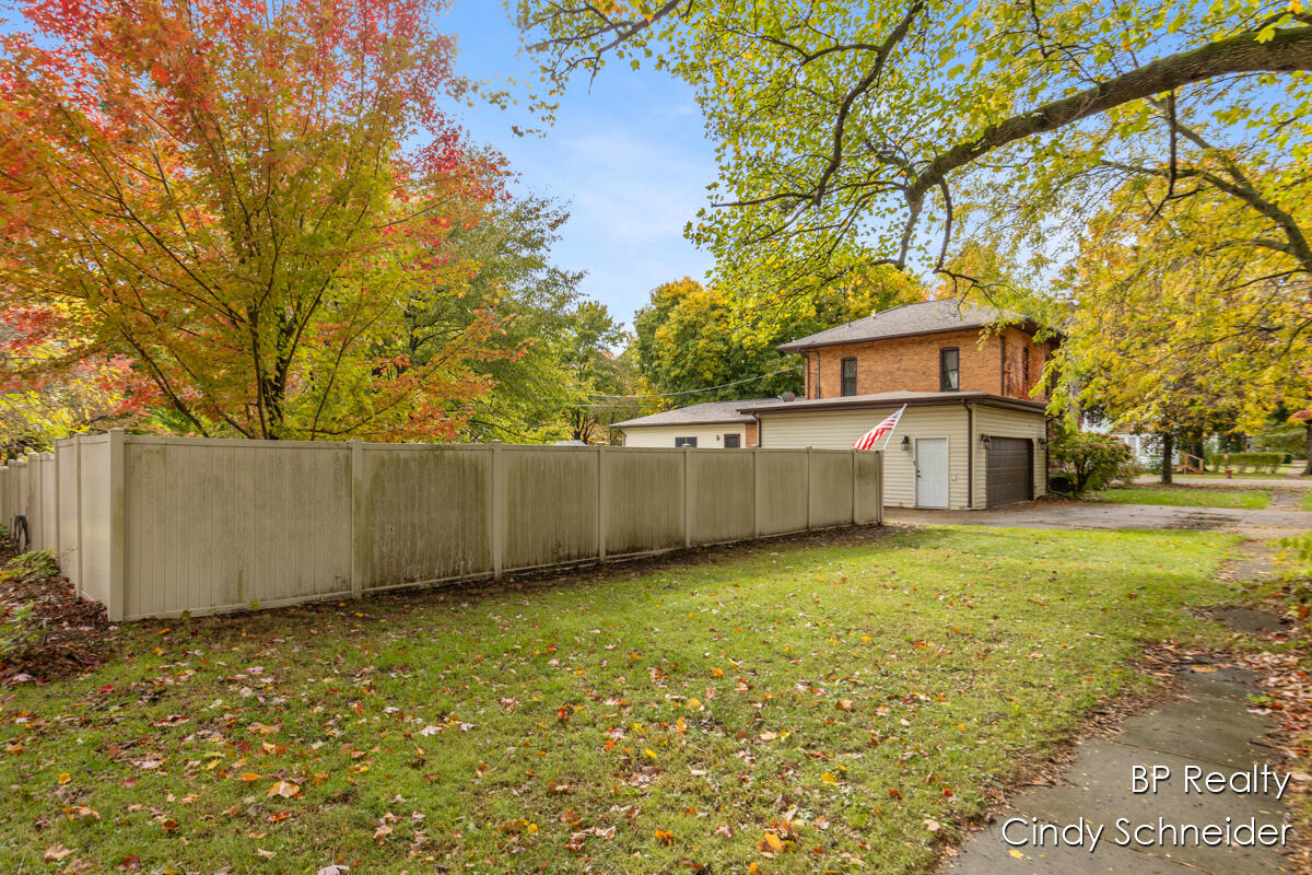 282 N Centre Street Property Photo 5