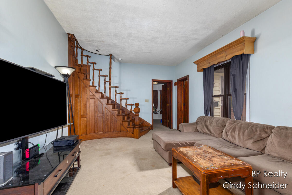 282 N Centre Street Property Photo 6