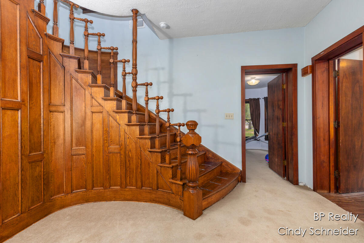 282 N Centre Street Property Photo 7