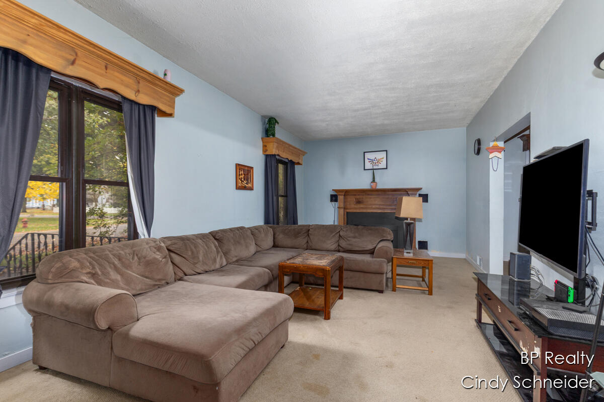 282 N Centre Street Property Photo 8