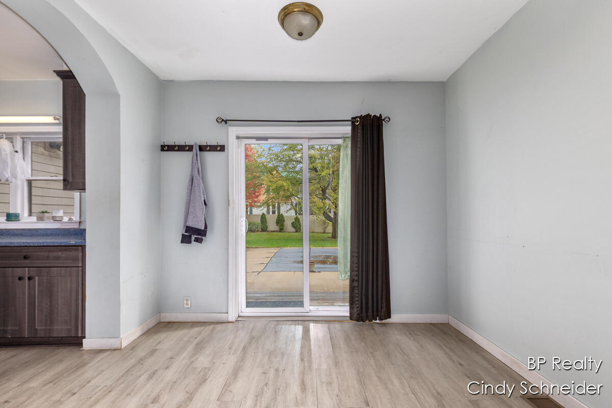 282 N Centre Street Property Photo 16