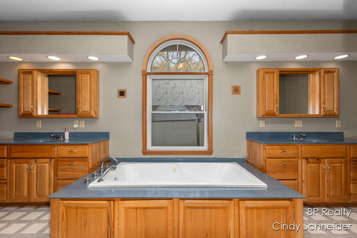 282 N Centre Street Property Photo 19