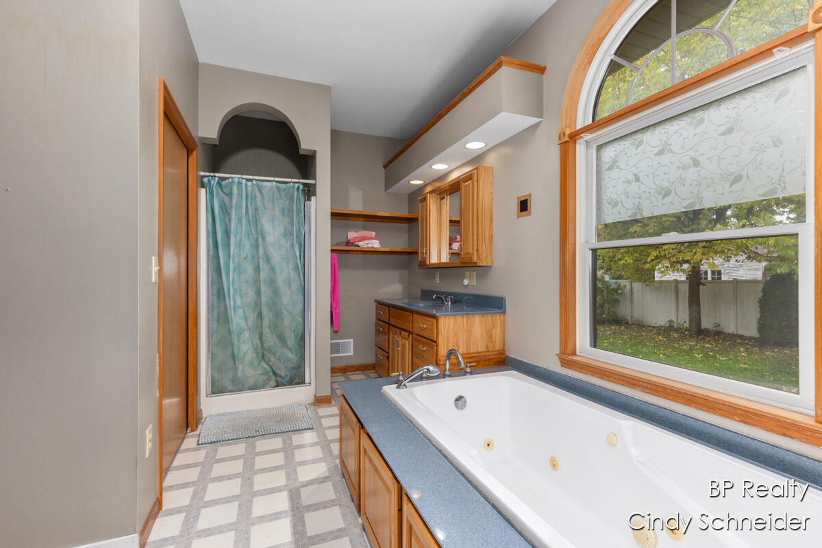 282 N Centre Street Property Photo 20