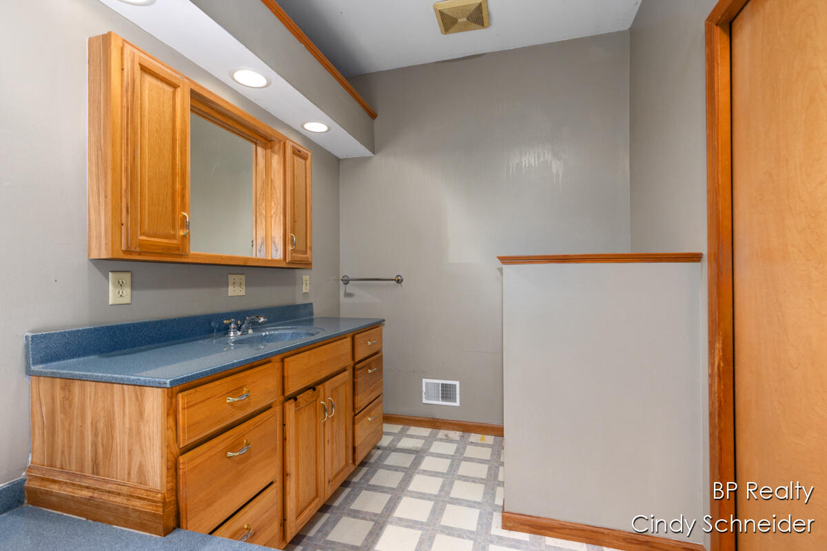 282 N Centre Street Property Photo 21