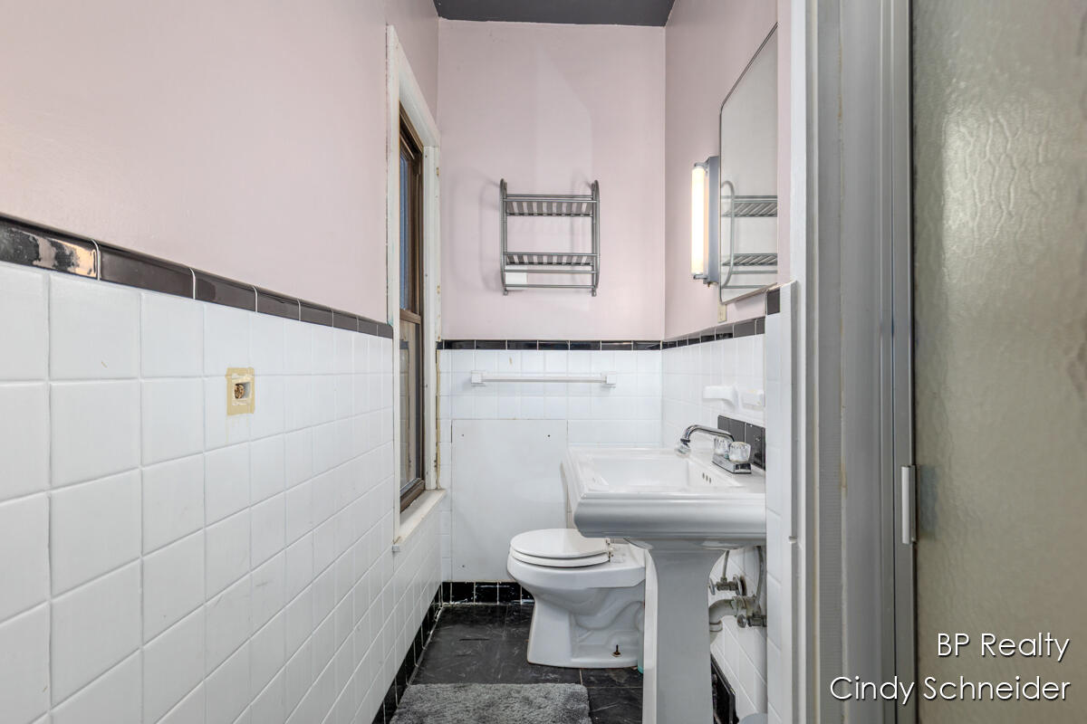 282 N Centre Street Property Photo 27