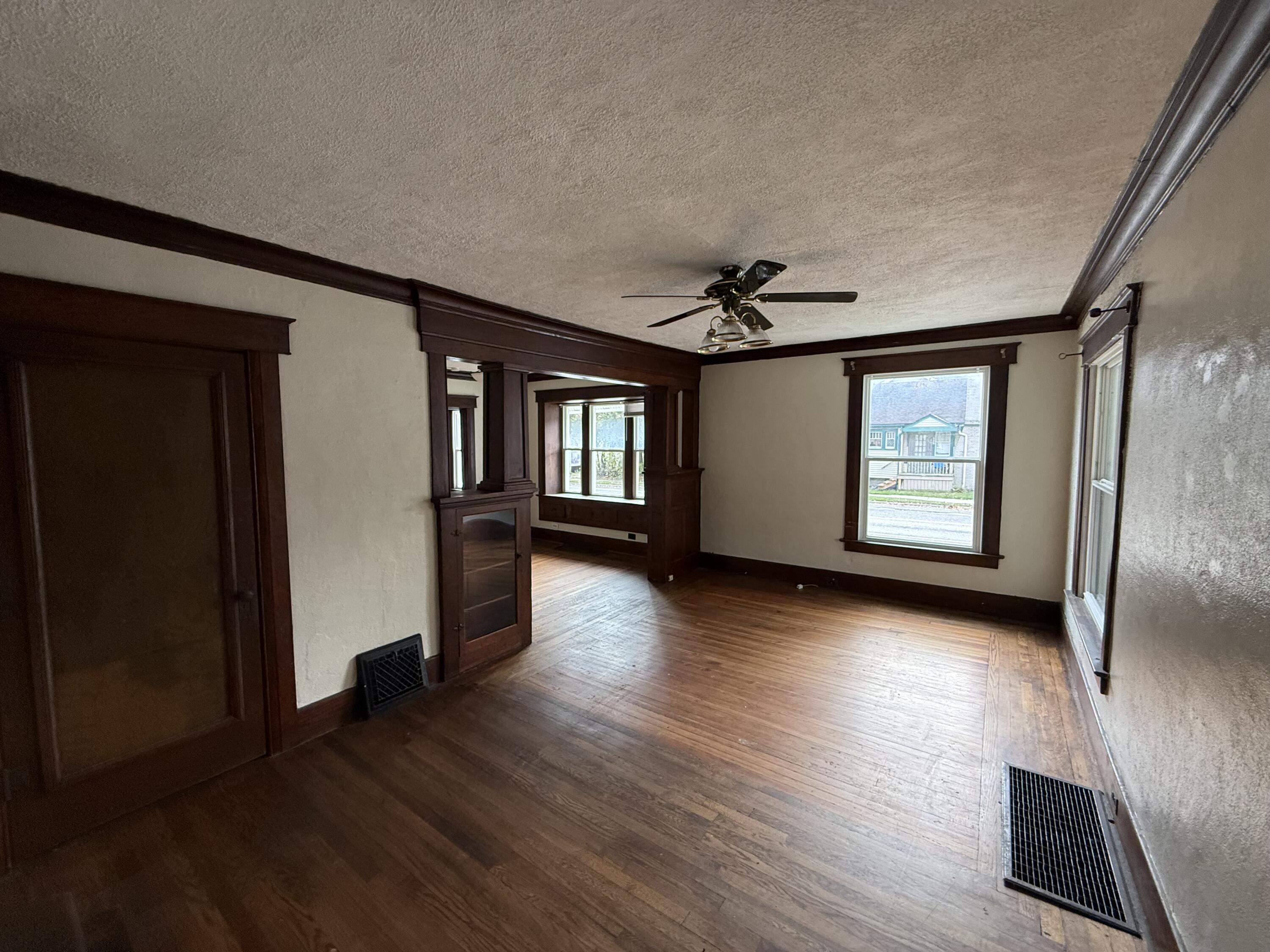 329 S Clemens Avenue Property Photo 3