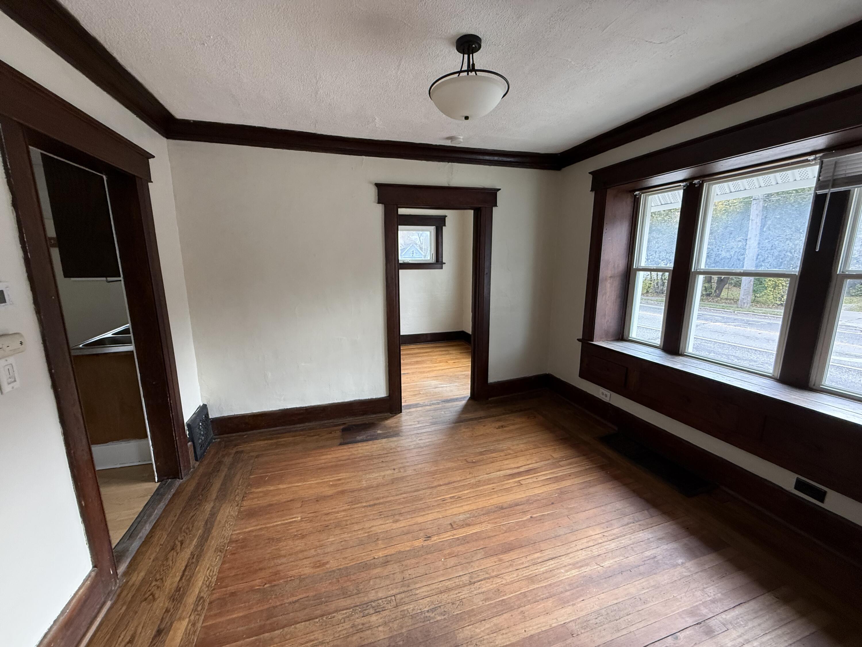 329 S Clemens Avenue Property Photo 4