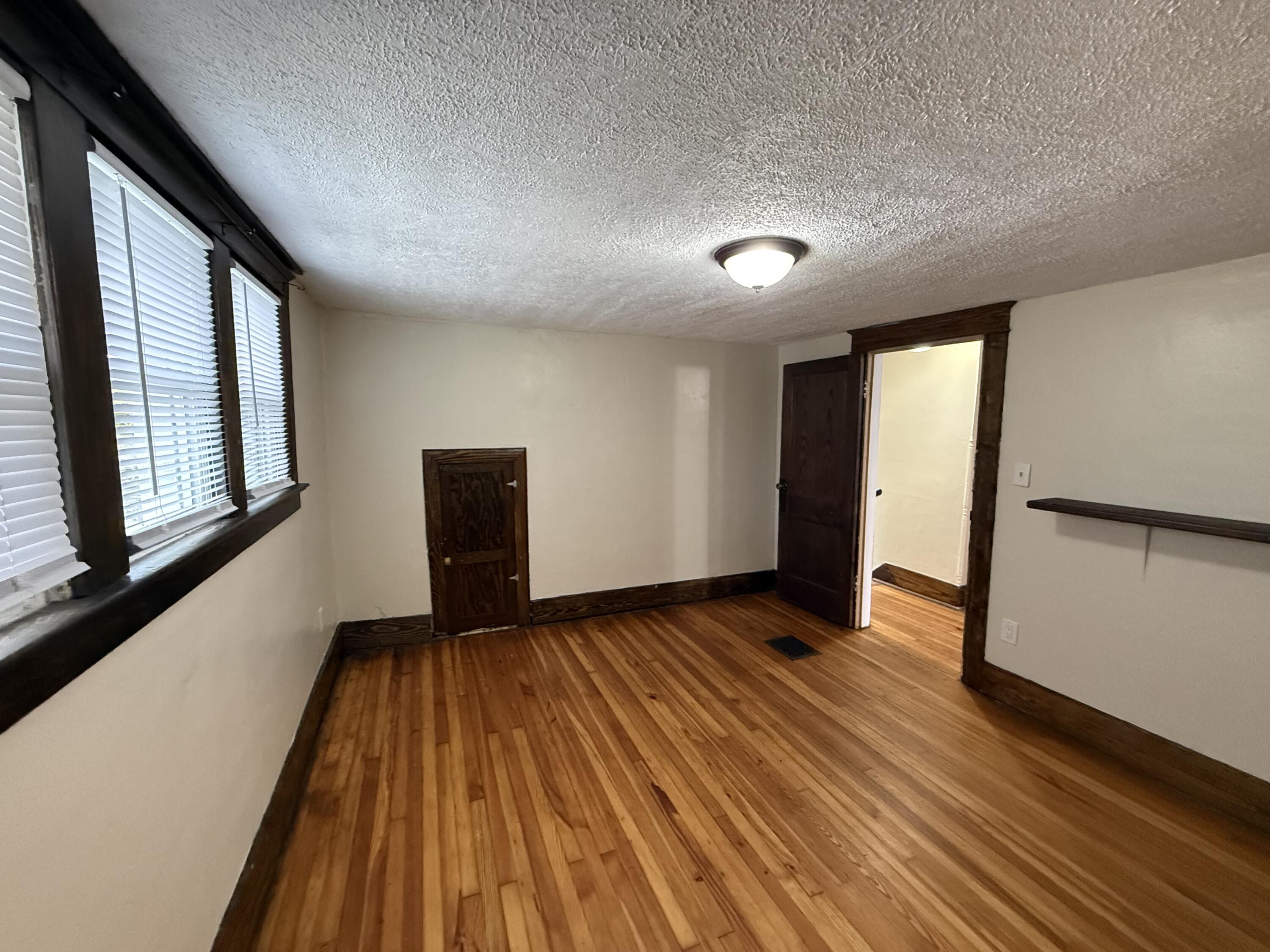 329 S Clemens Avenue Property Photo 6