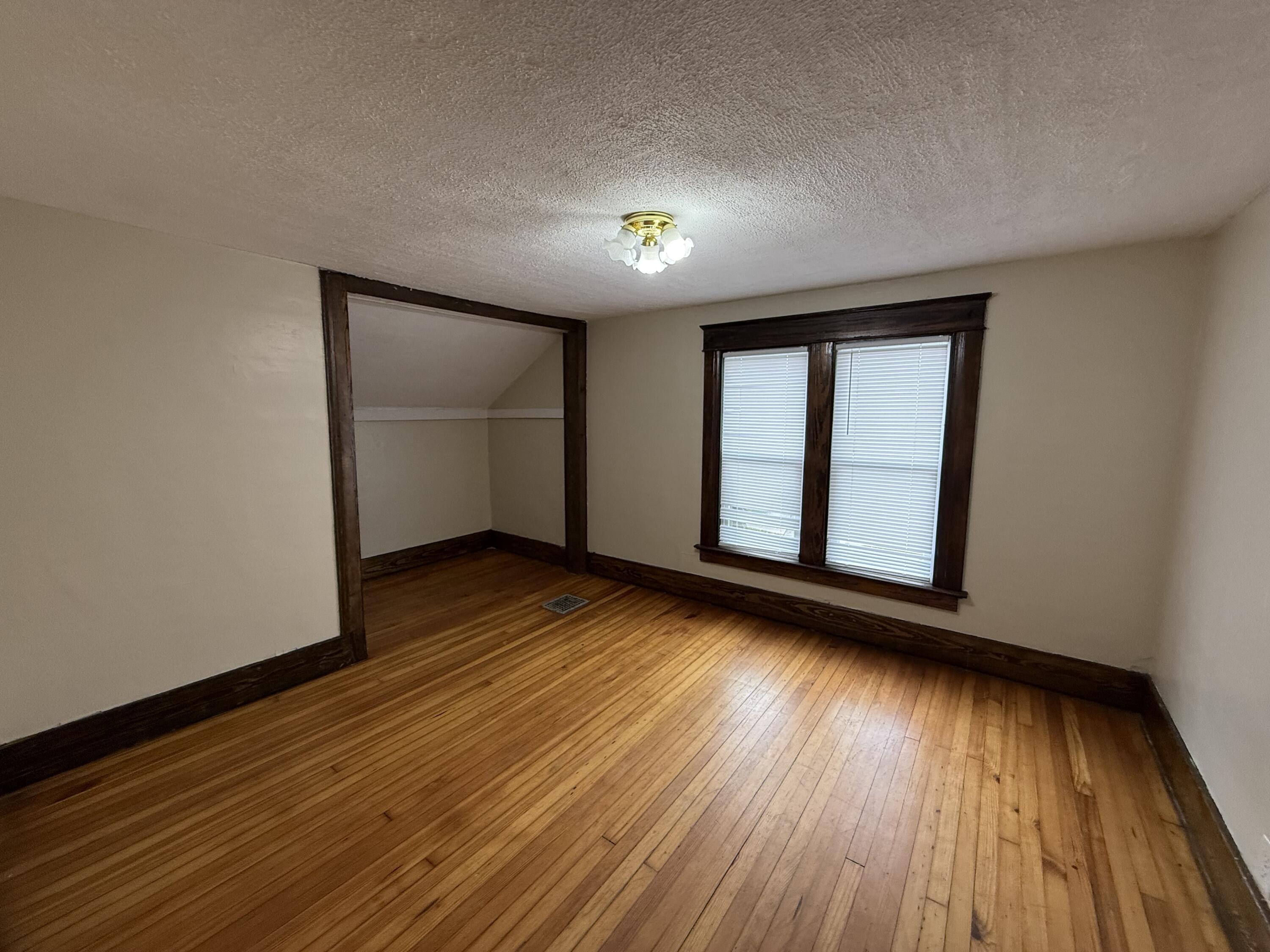 329 S Clemens Avenue Property Photo 7