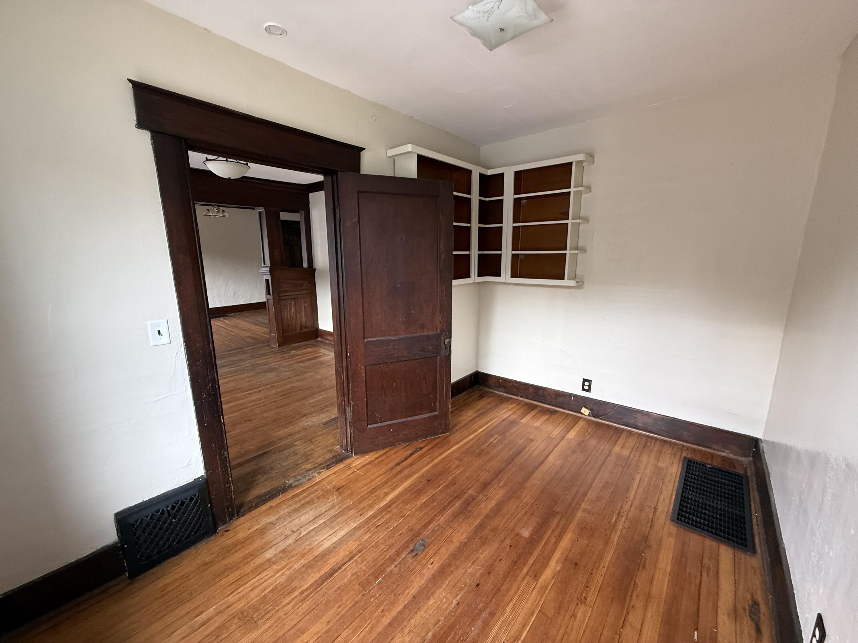 329 S Clemens Avenue Property Photo 9